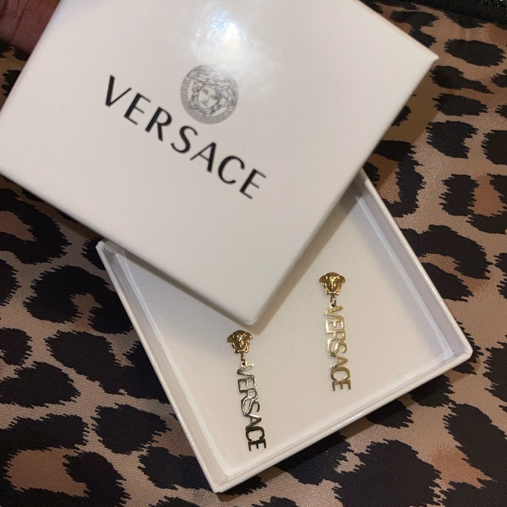 Gold duplicate detailed earrings